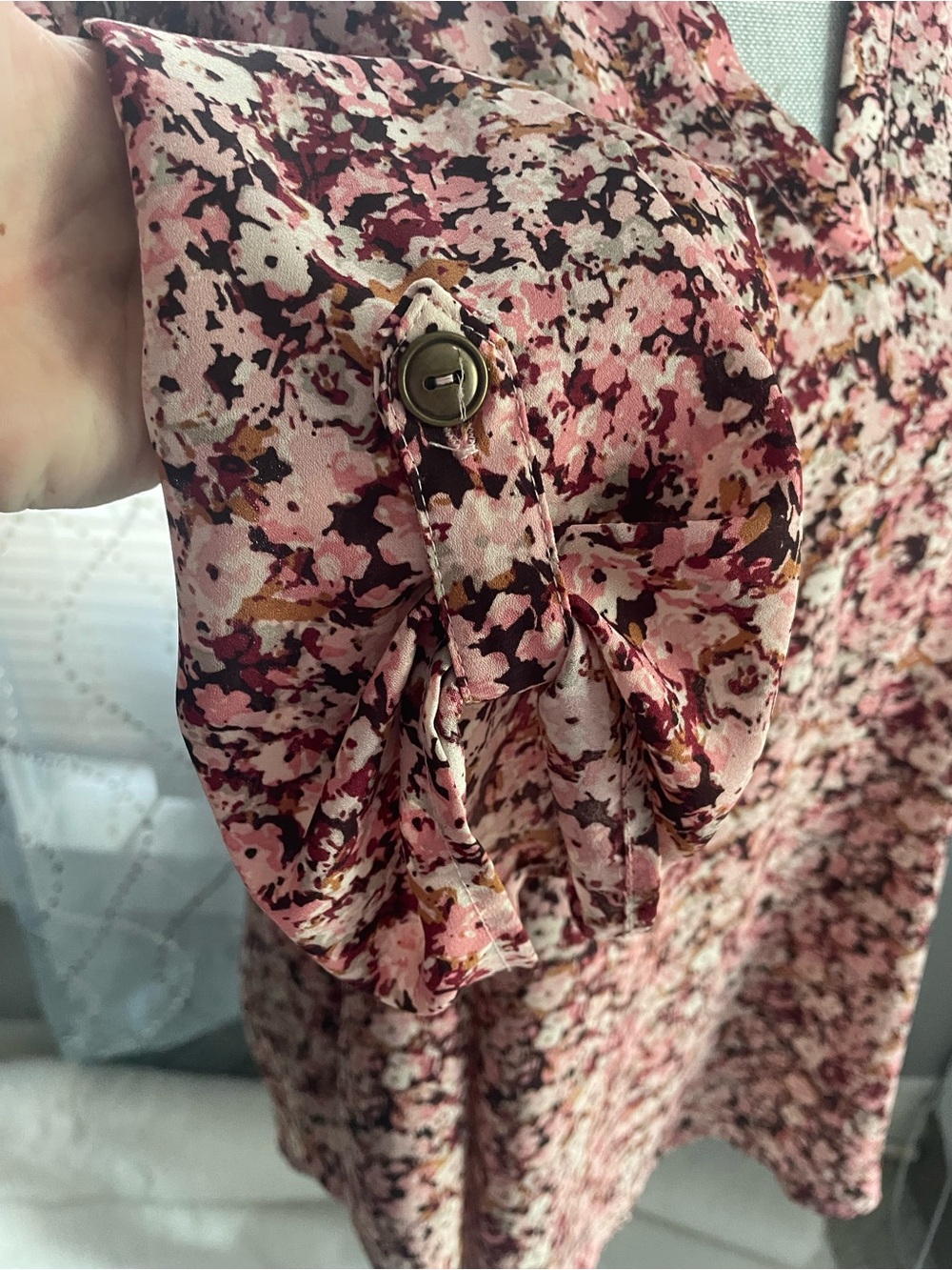 Maurice’s Red & Pink Floral V-Neck Blouse - Picture 3 of 4